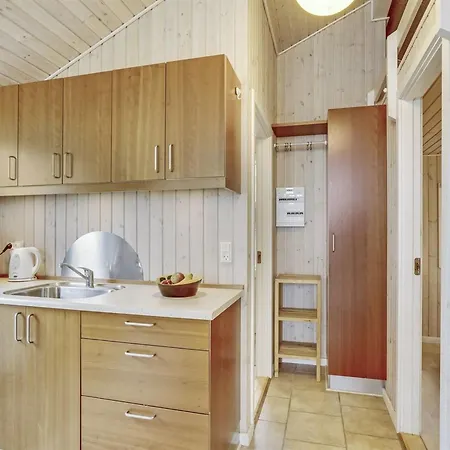 Holiday home Selja - 15m From The Sea By Interhome Oure